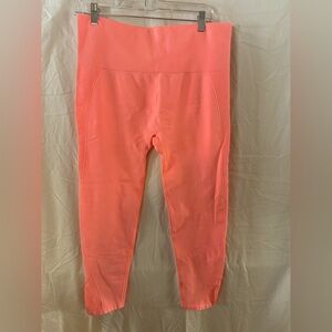 Tek Gear Coral High-Waisted capris